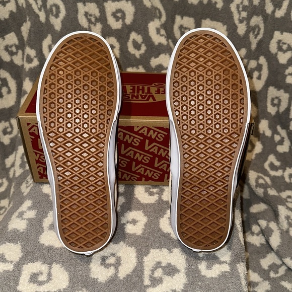 Vans Classic Slip-On Sneakers 👟in Get Outdoors/Classic White New 🆕 Never Worn - Picture 11 of 17